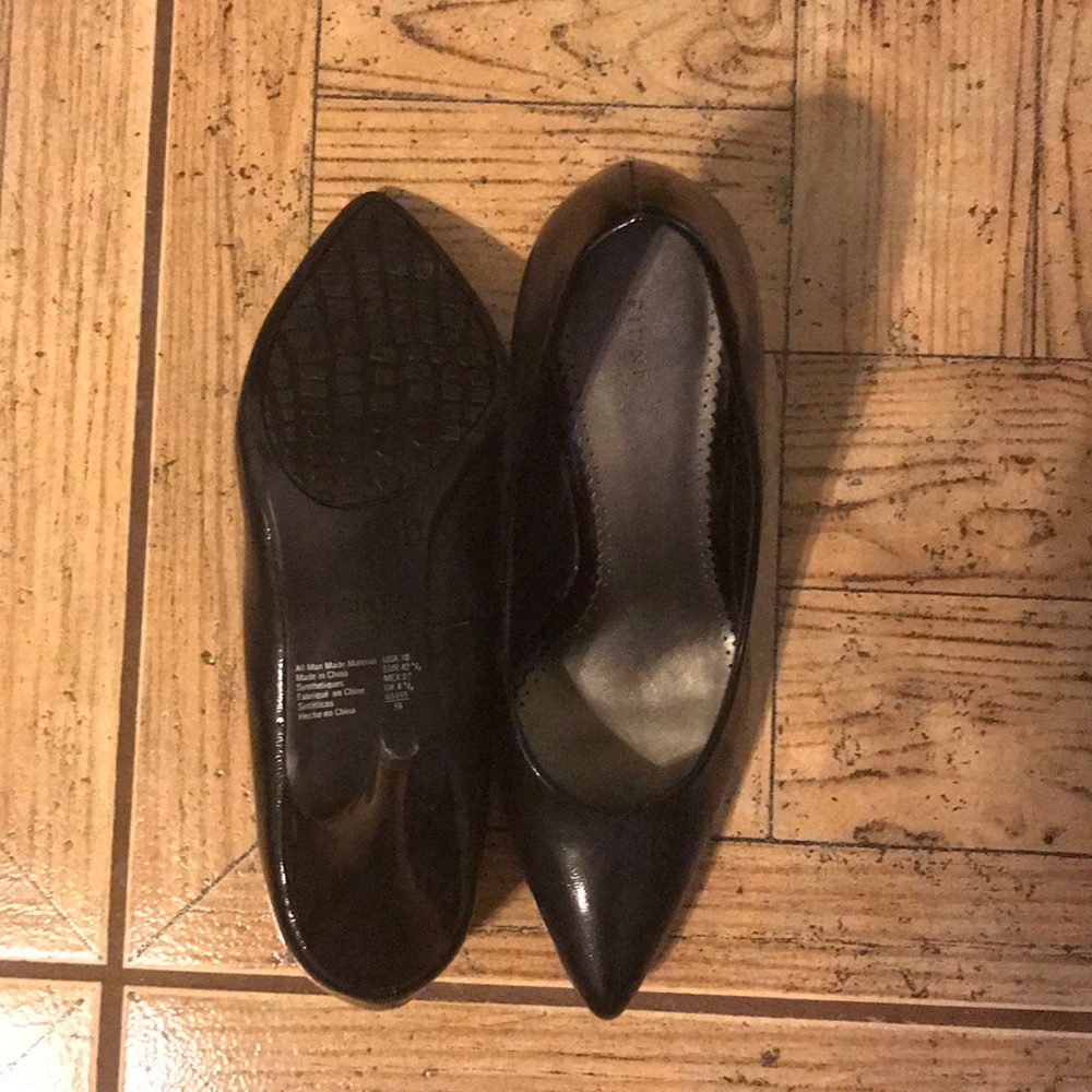 Heels - Picture 3 of 3